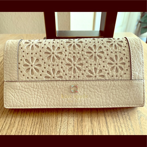 Handbags - ‼️CLEARANCE‼️Now $35 only! Kate Spade wallet